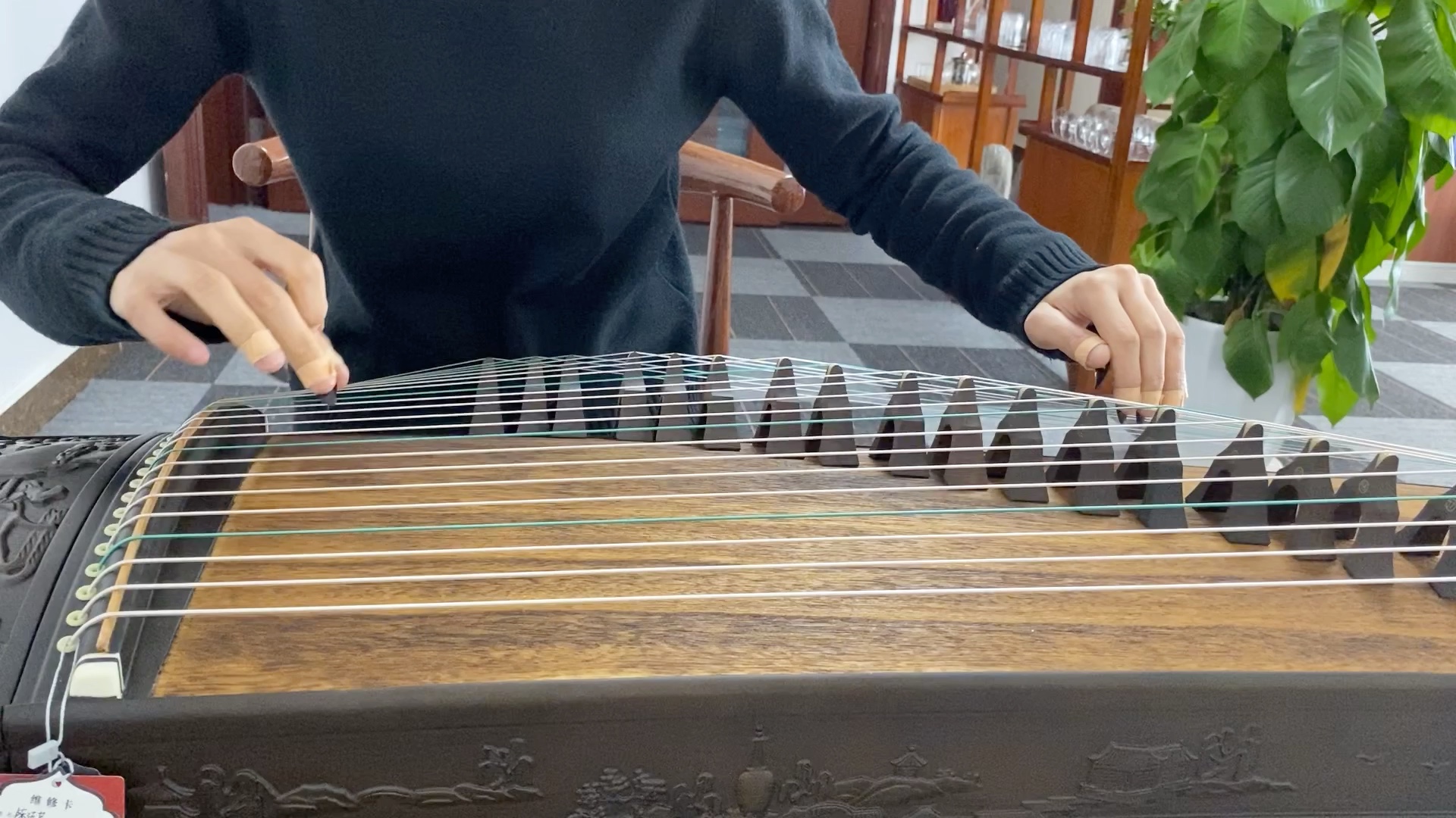 《虞美人》一級考級曲初學練習指南與古箏維護保養知識